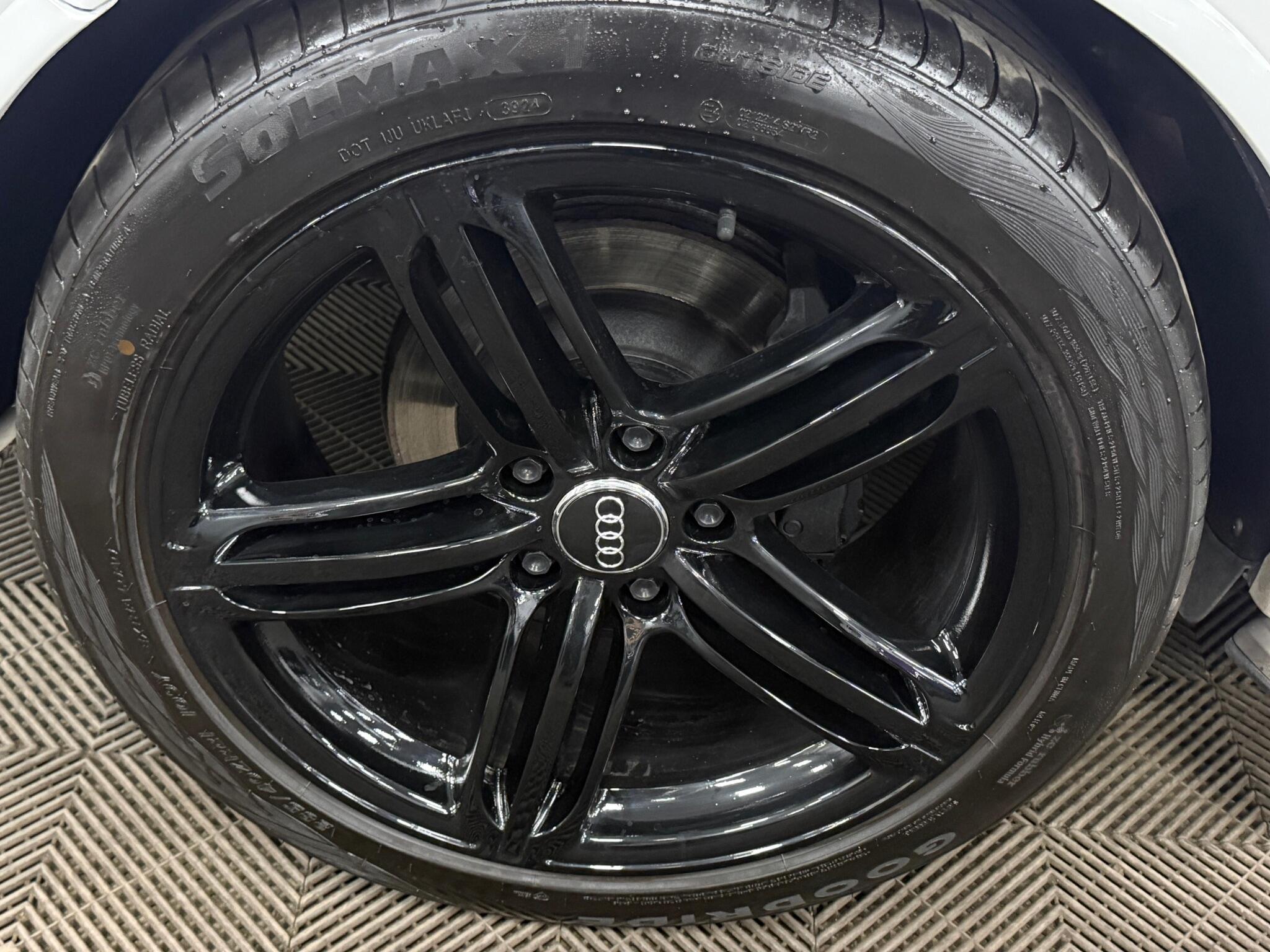 Audi Q7 view 44