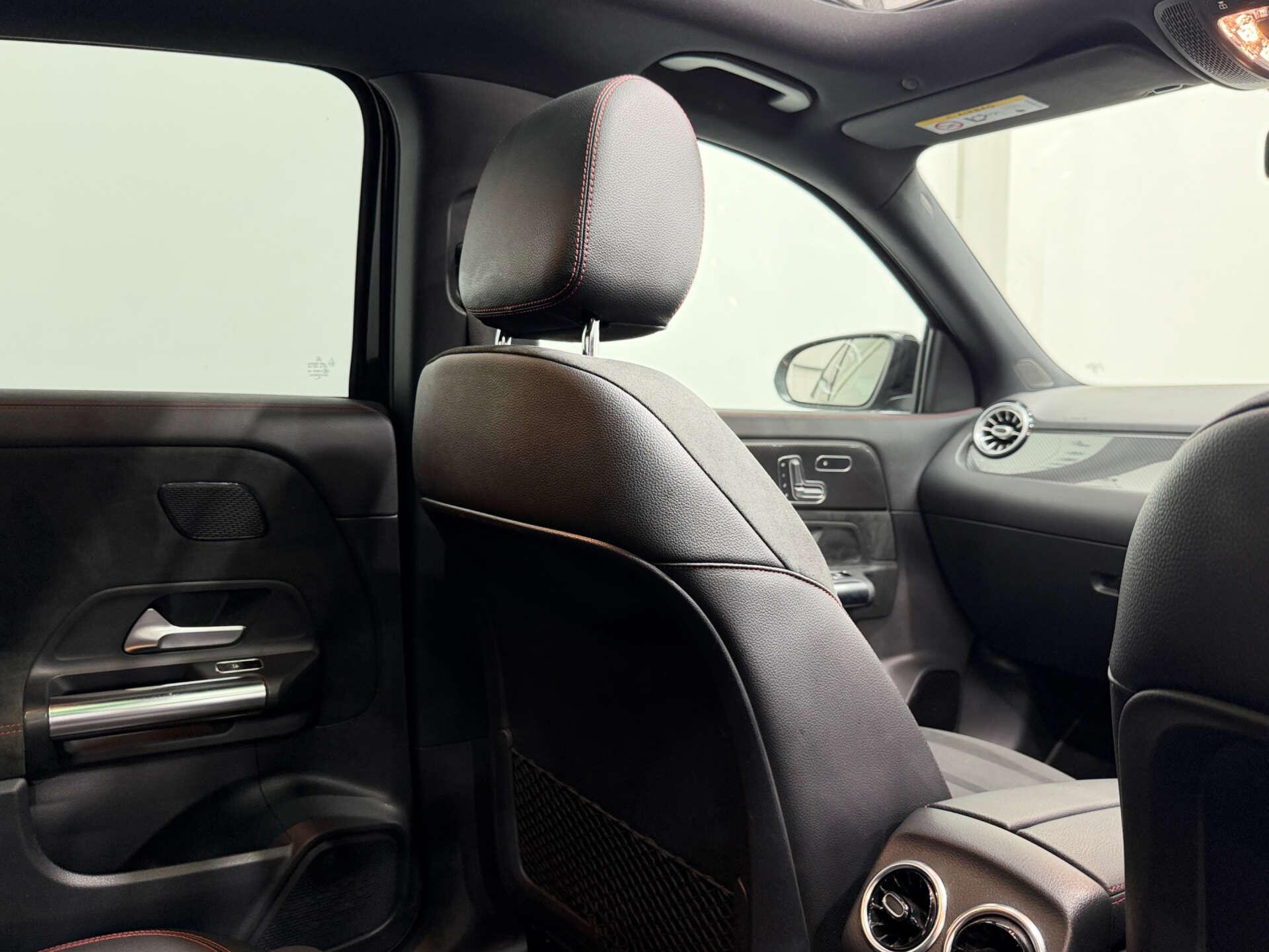 Mercedes-Benz Gla view 15
