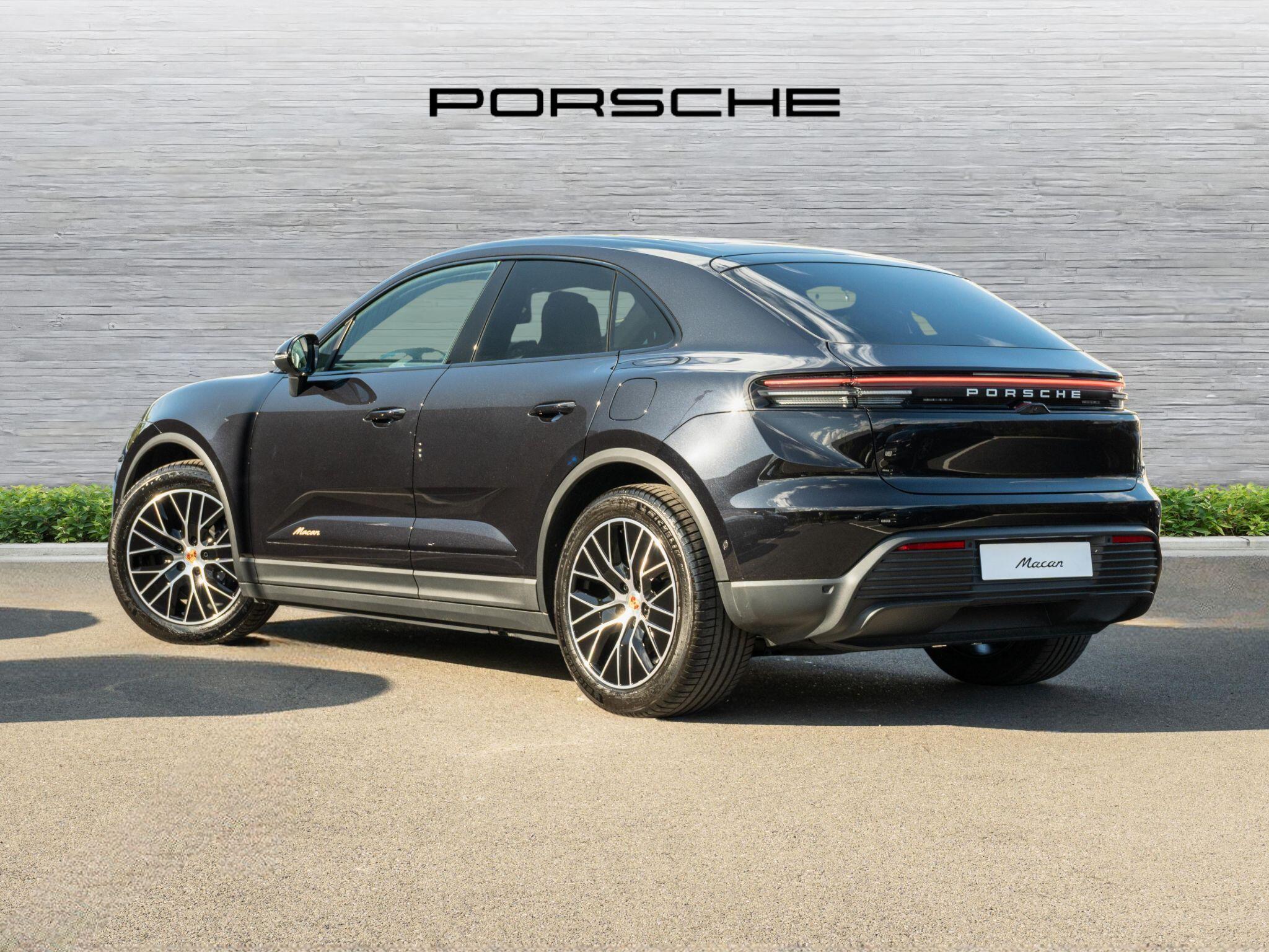 Porsche Macan view 3