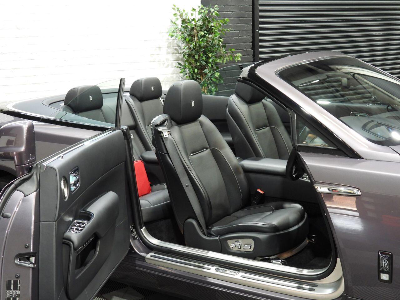 Rolls-Royce Dawn view 19