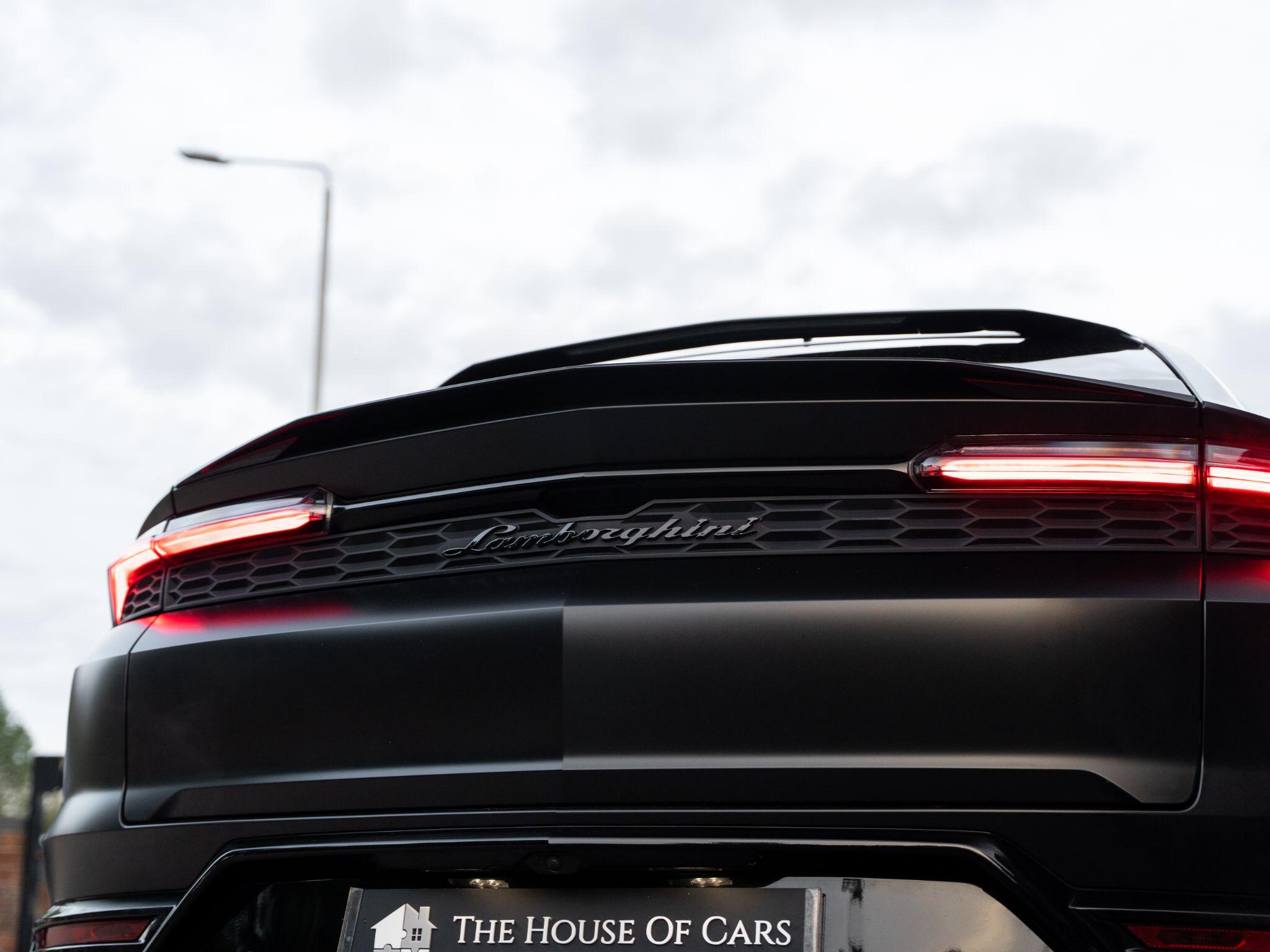 Lamborghini Urus view 25