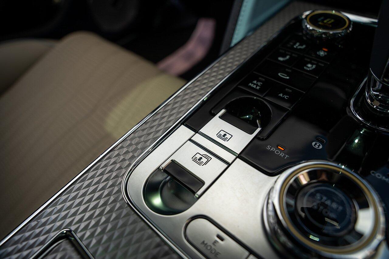 Bentley Flying Spur view 94