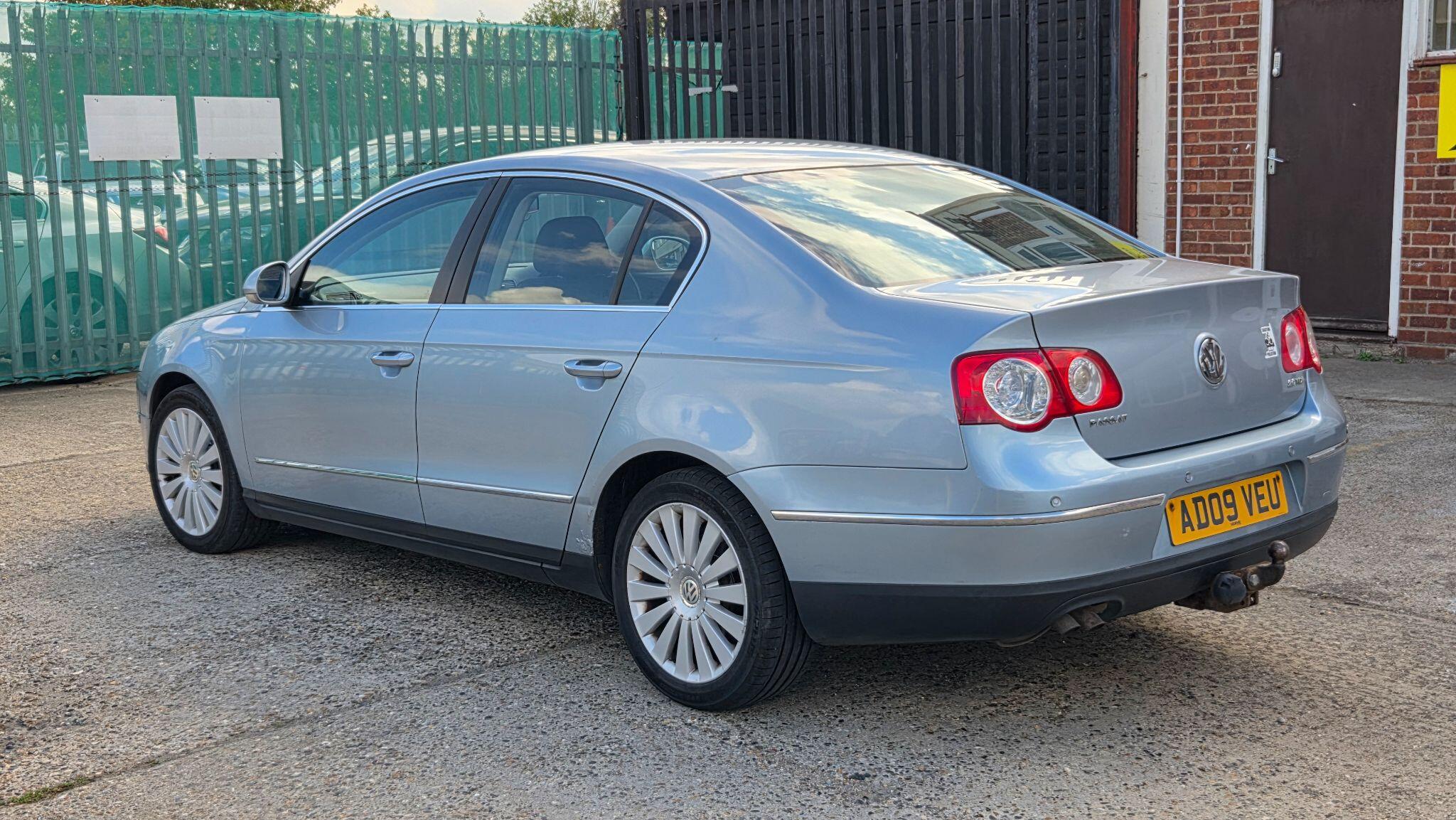 Volkswagen Passat view 4