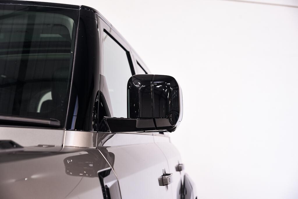 Land Rover Defender view 12