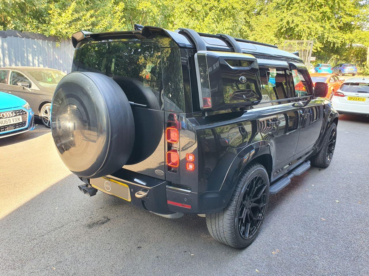 Land Rover Defender 110 view 9