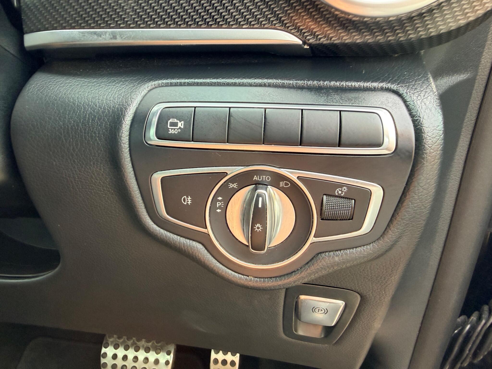 Mercedes-Benz V-Class view 28