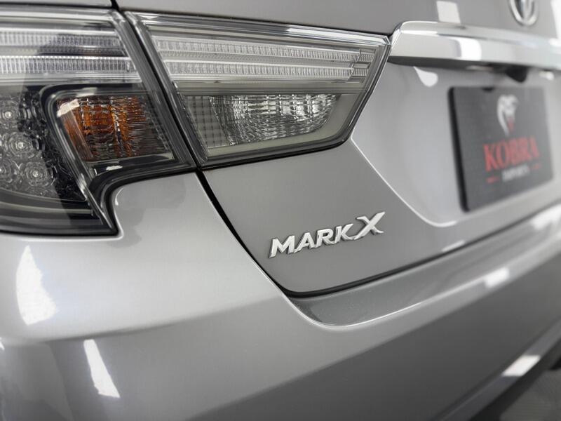 2013 Toyota Mark X image 13
