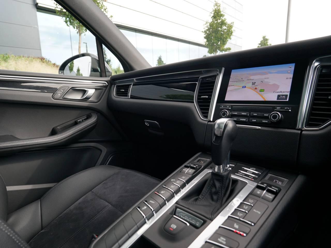 Porsche Macan view 32