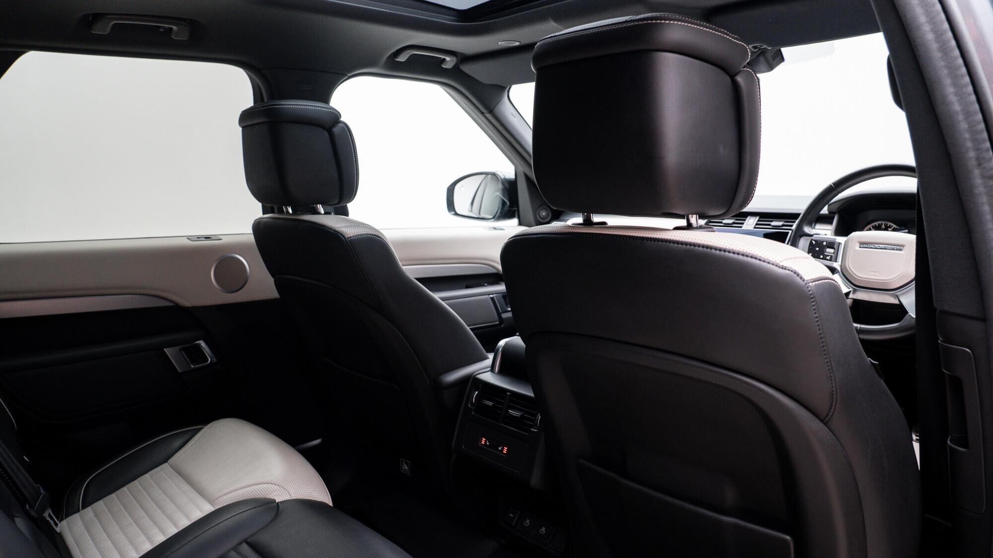 Land Rover Discovery 3 view 20