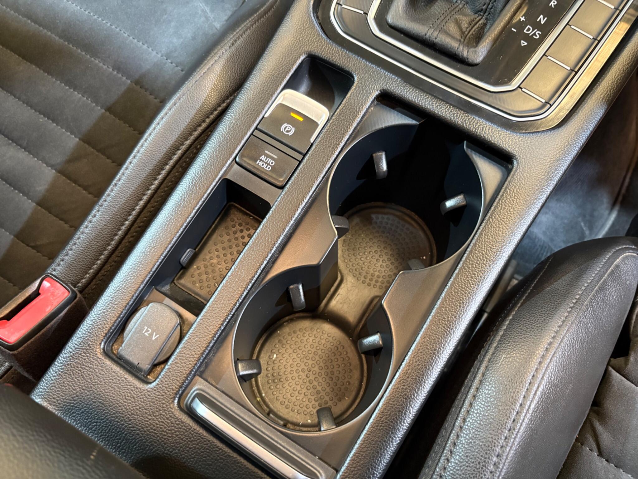 Volkswagen Passat view 24