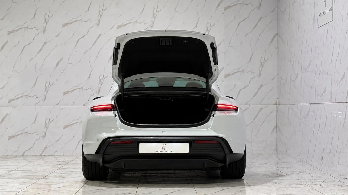 Porsche Taycan view 40