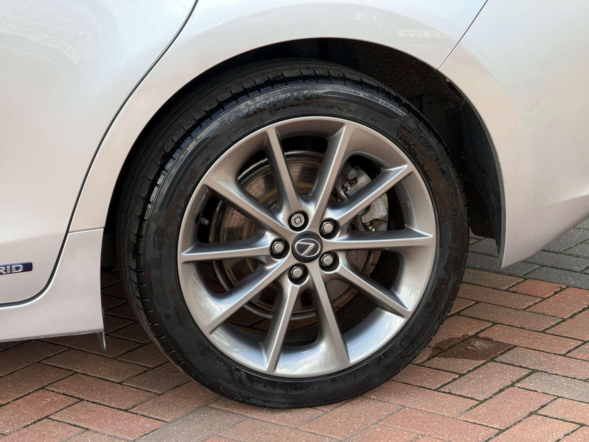 Lexus CT view 6