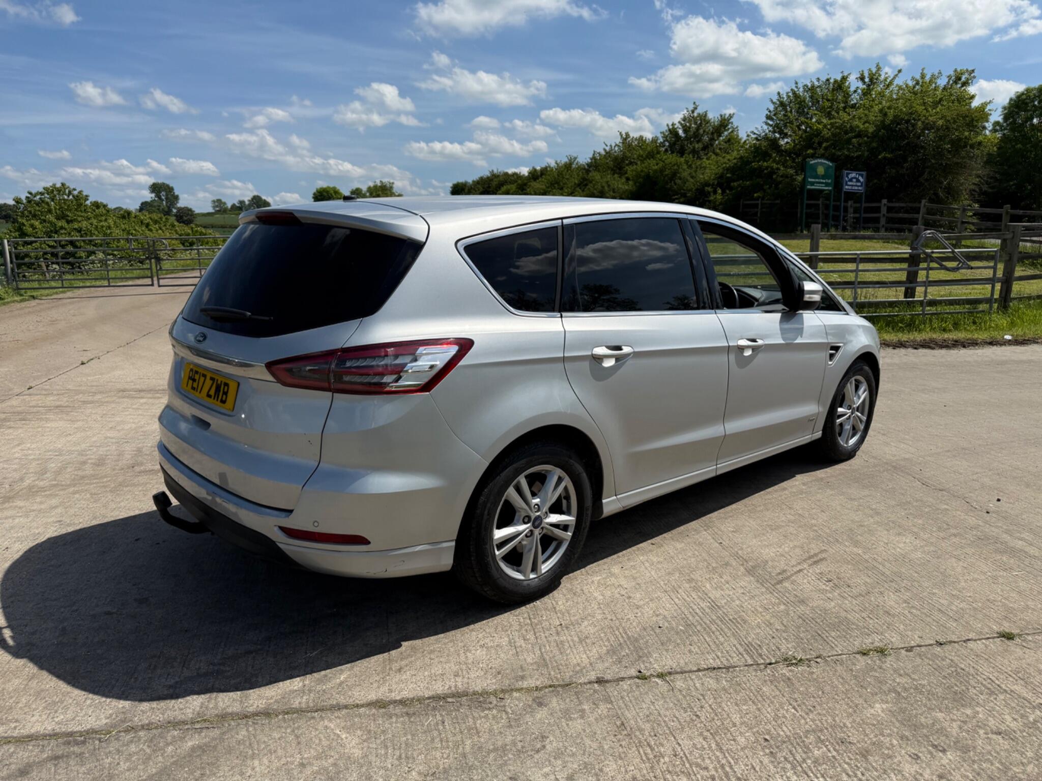 Ford S-Max 2.0 TDCi Titanium Euro 6 (s/s) 5dr — photo 26 of 102