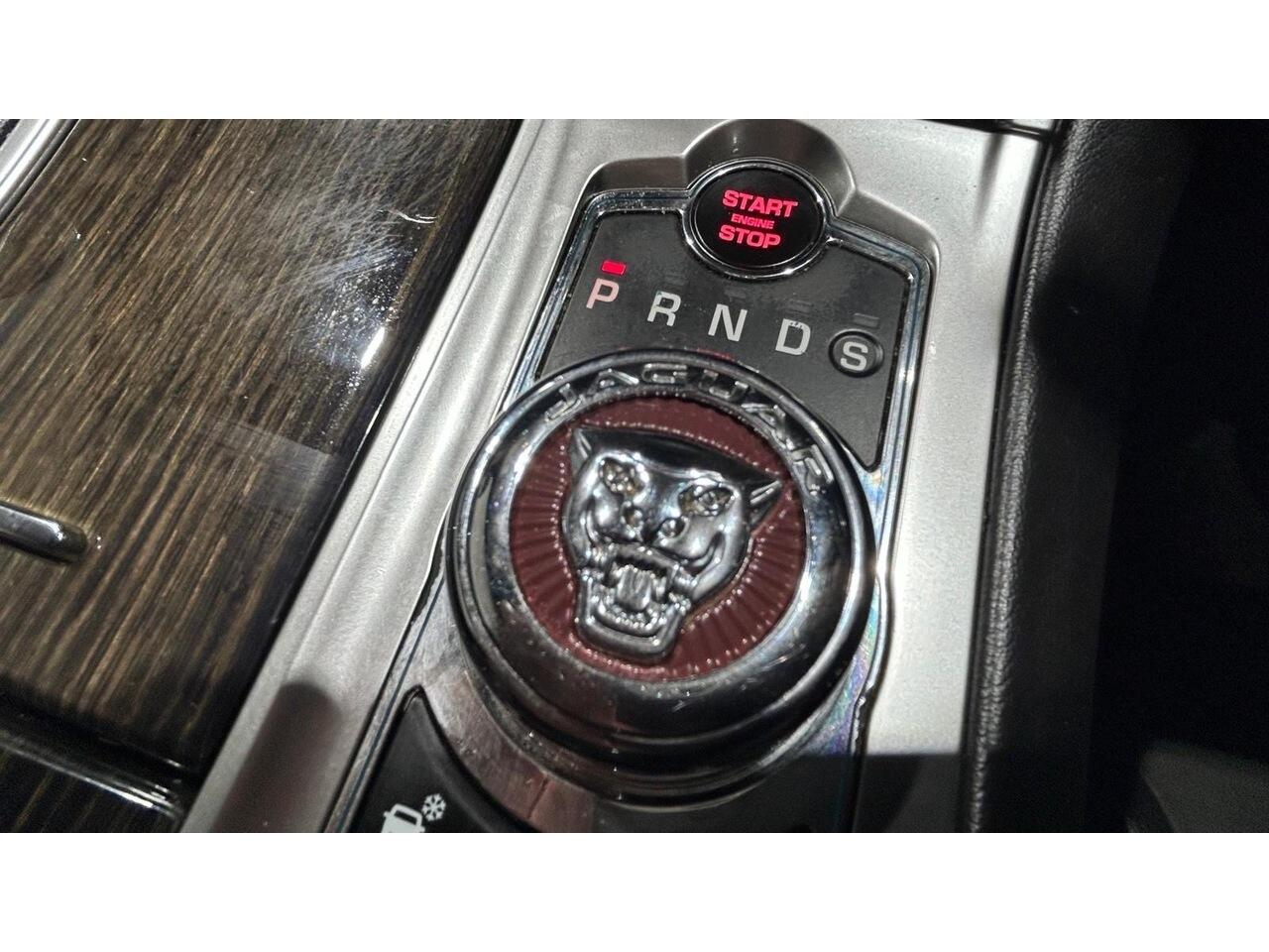 Jaguar XF view 22