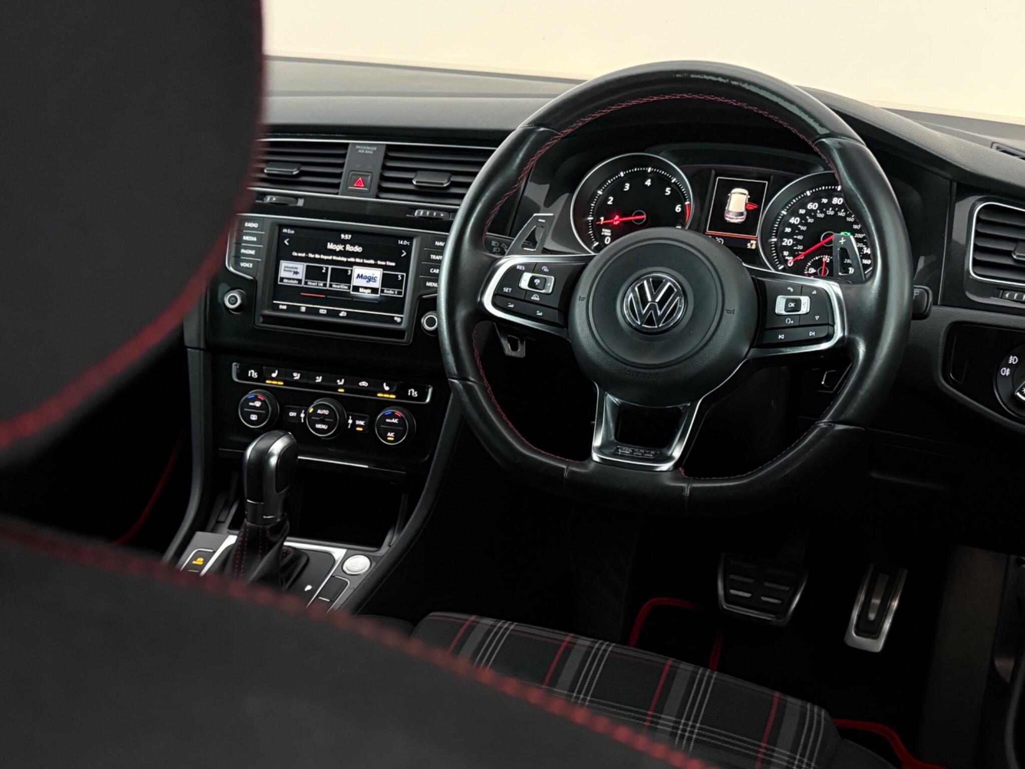 Volkswagen Golf view 13