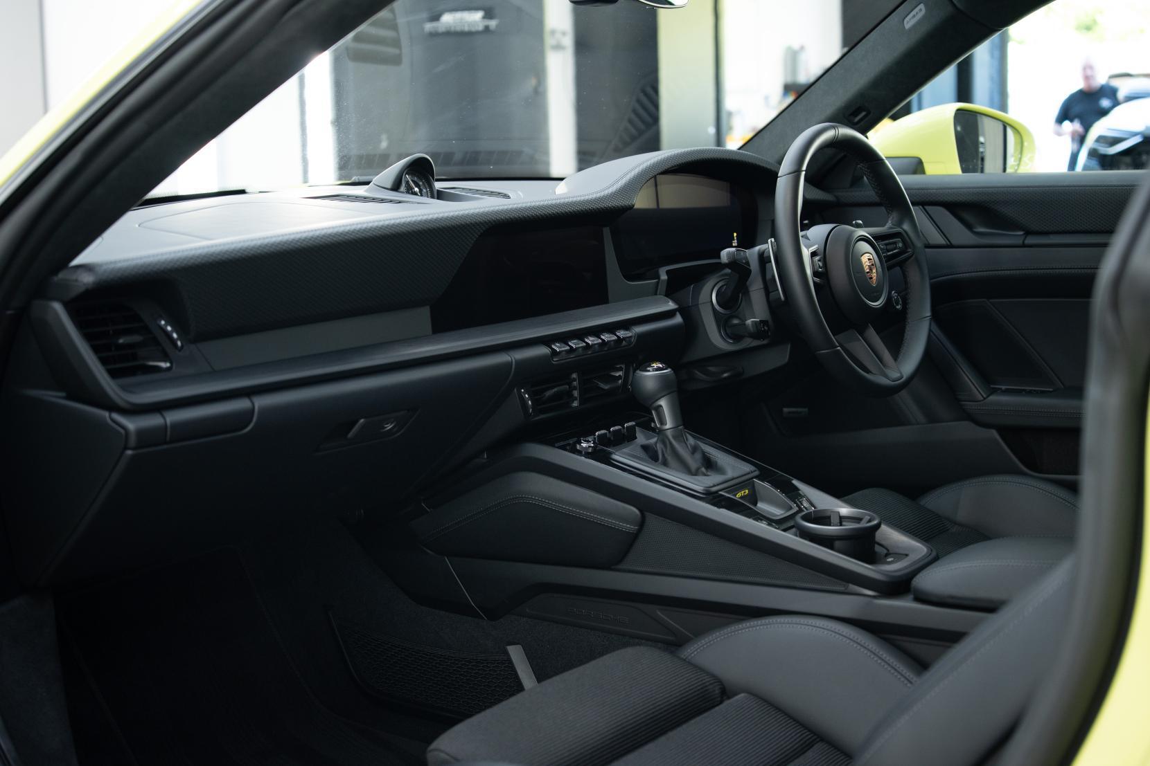 Porsche 911 view 11