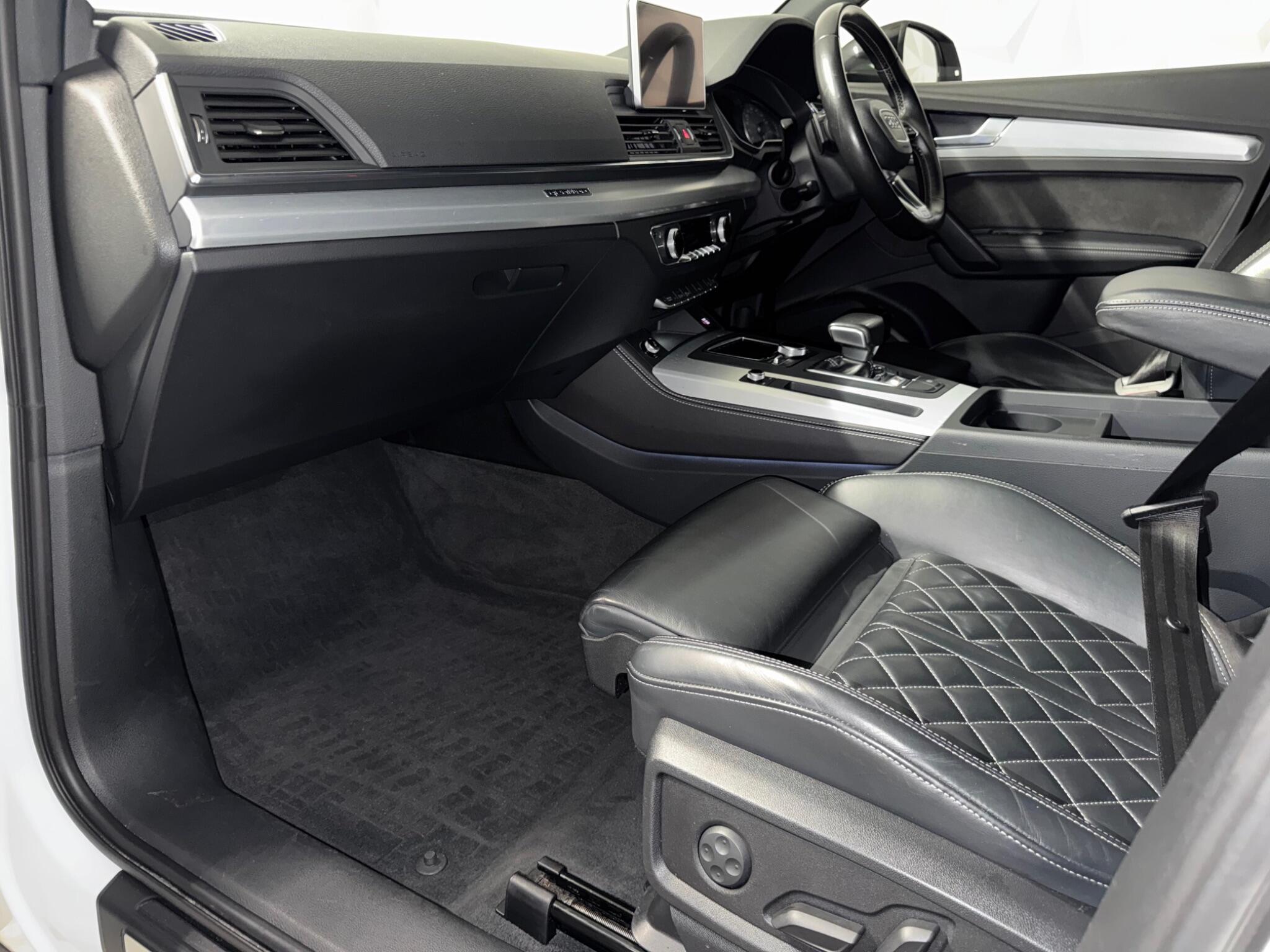 Audi SQ5 view 20