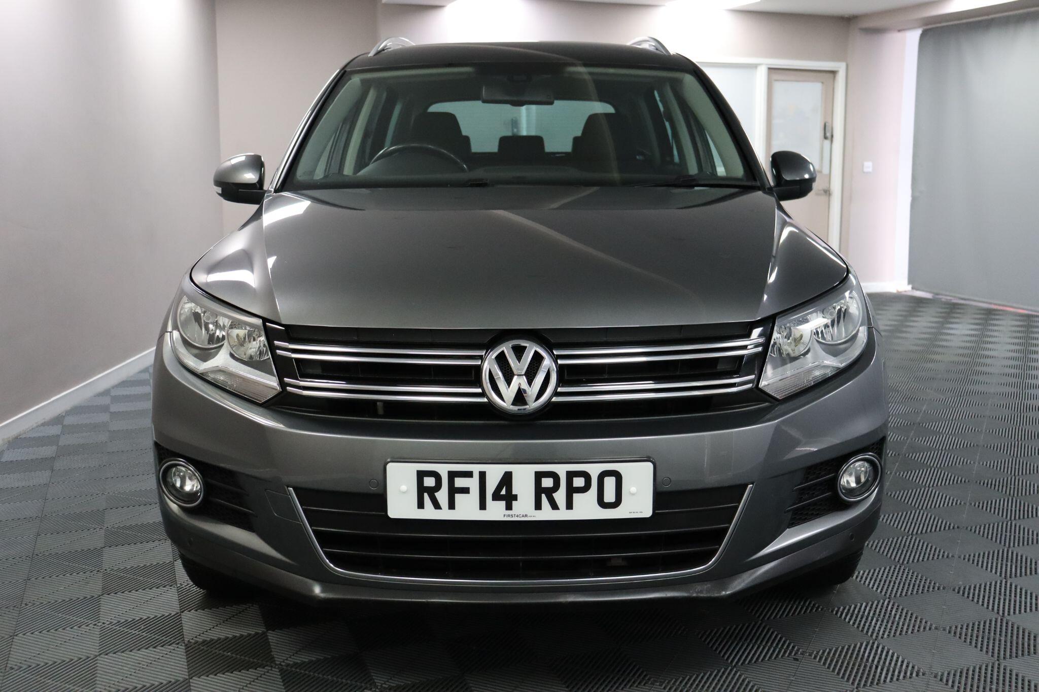 Volkswagen Tiguan view 2