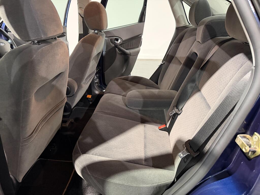 Ford Focus view 32