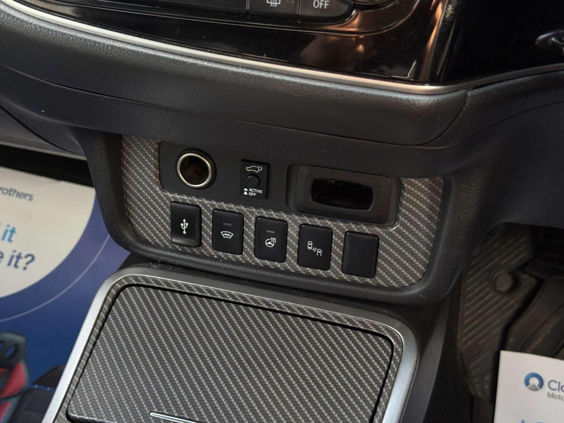Mitsubishi Outlander view 64