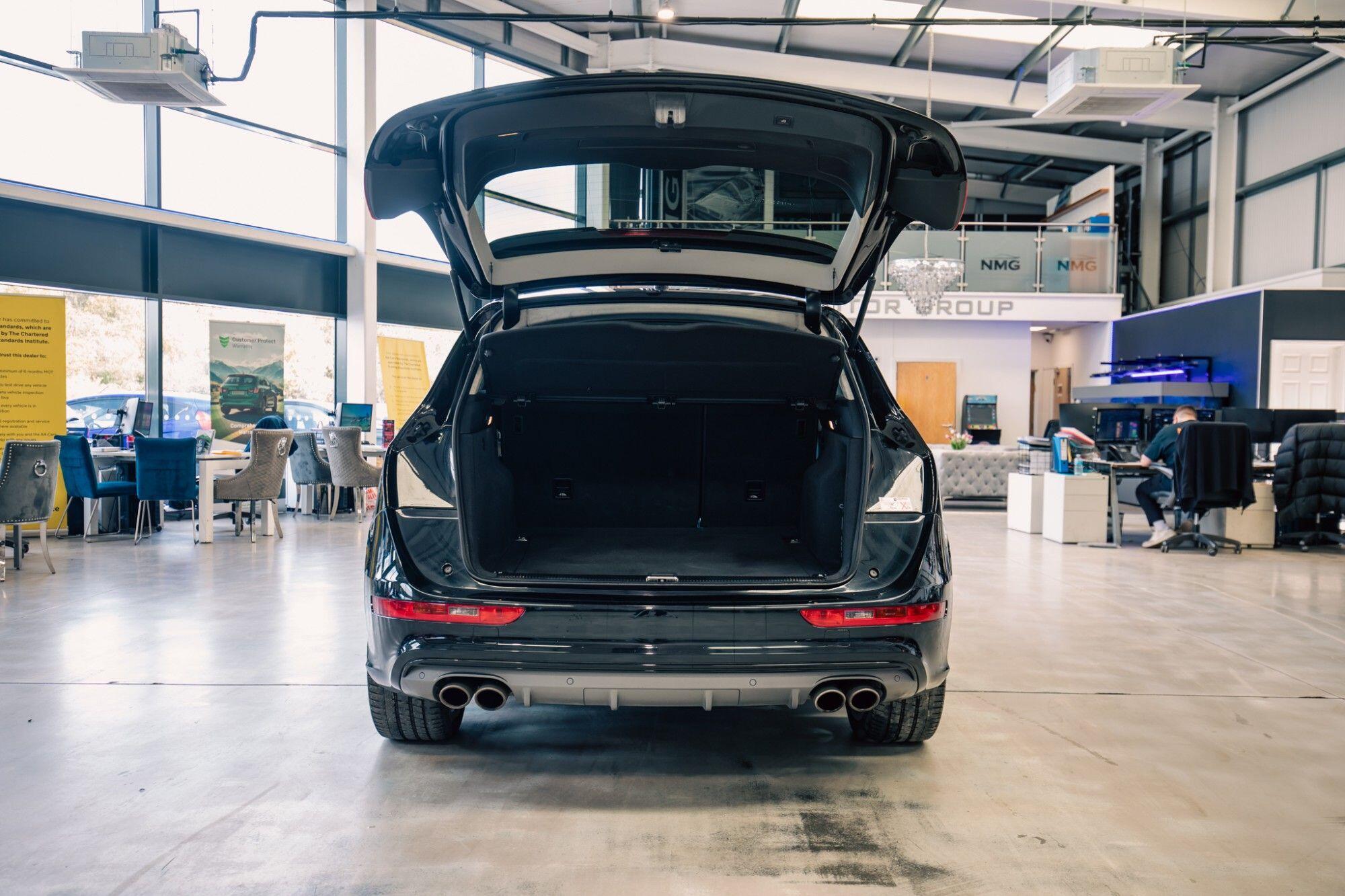 Audi SQ5 view 34