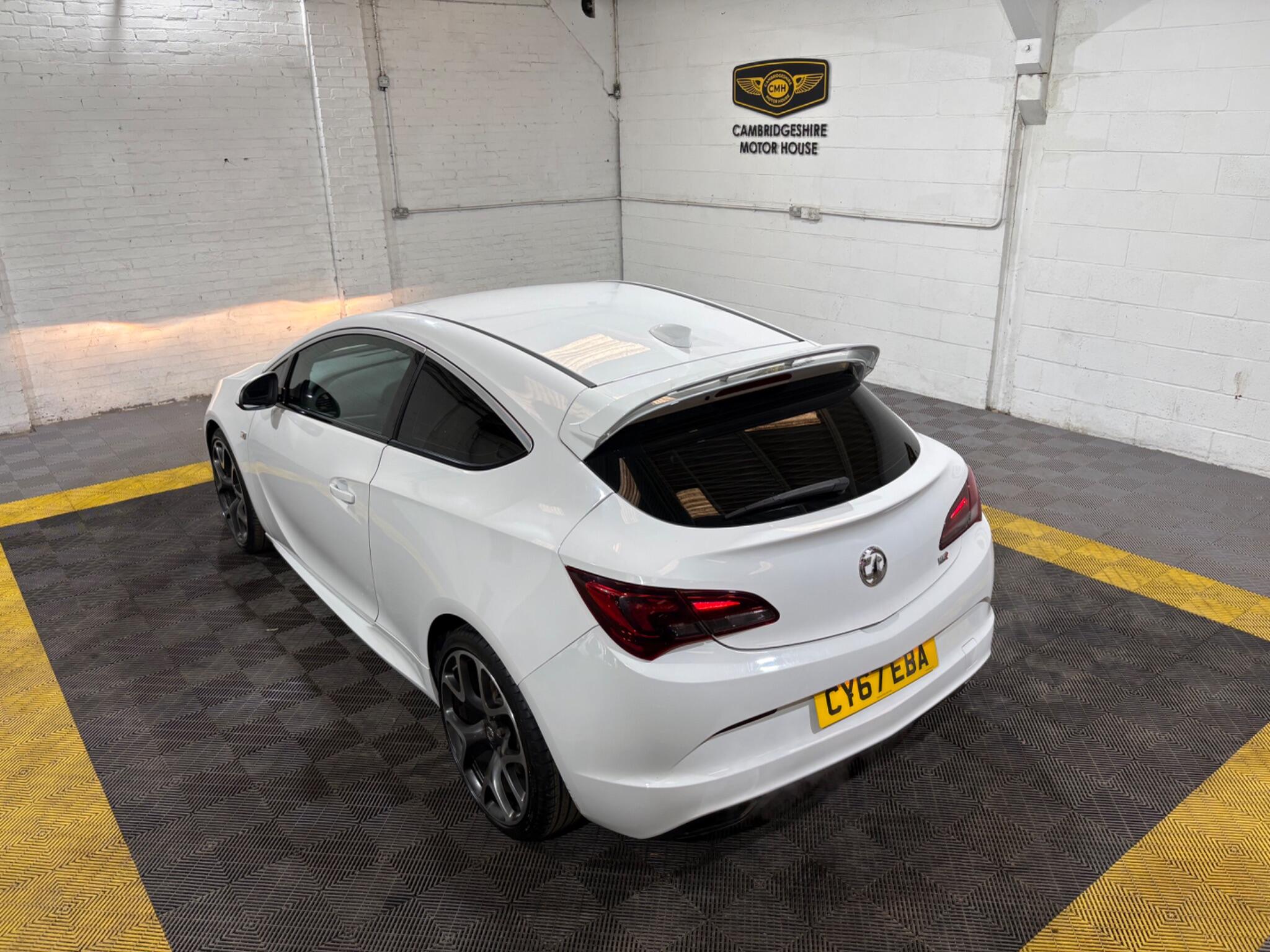 Vauxhall Astra GTC view 4