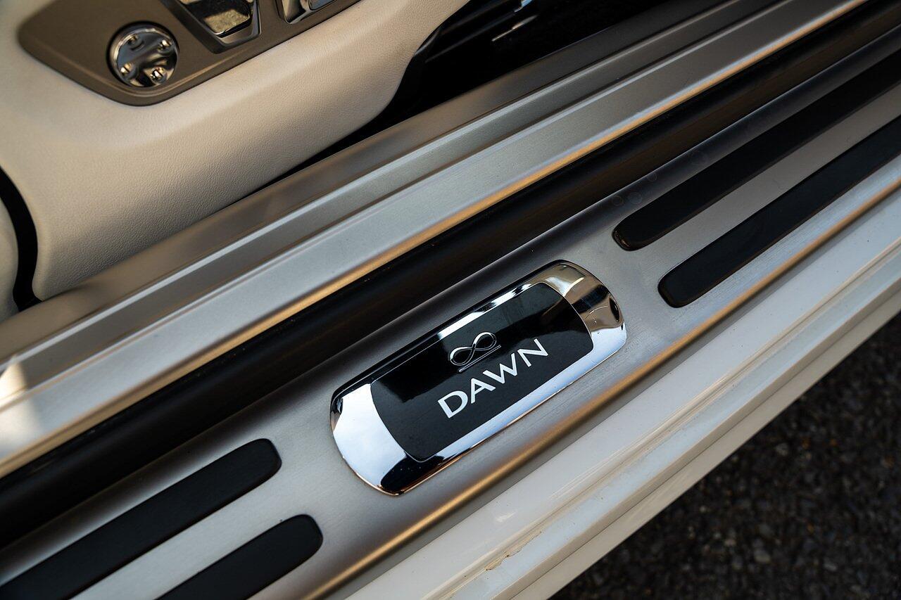 Rolls-Royce Dawn view 76