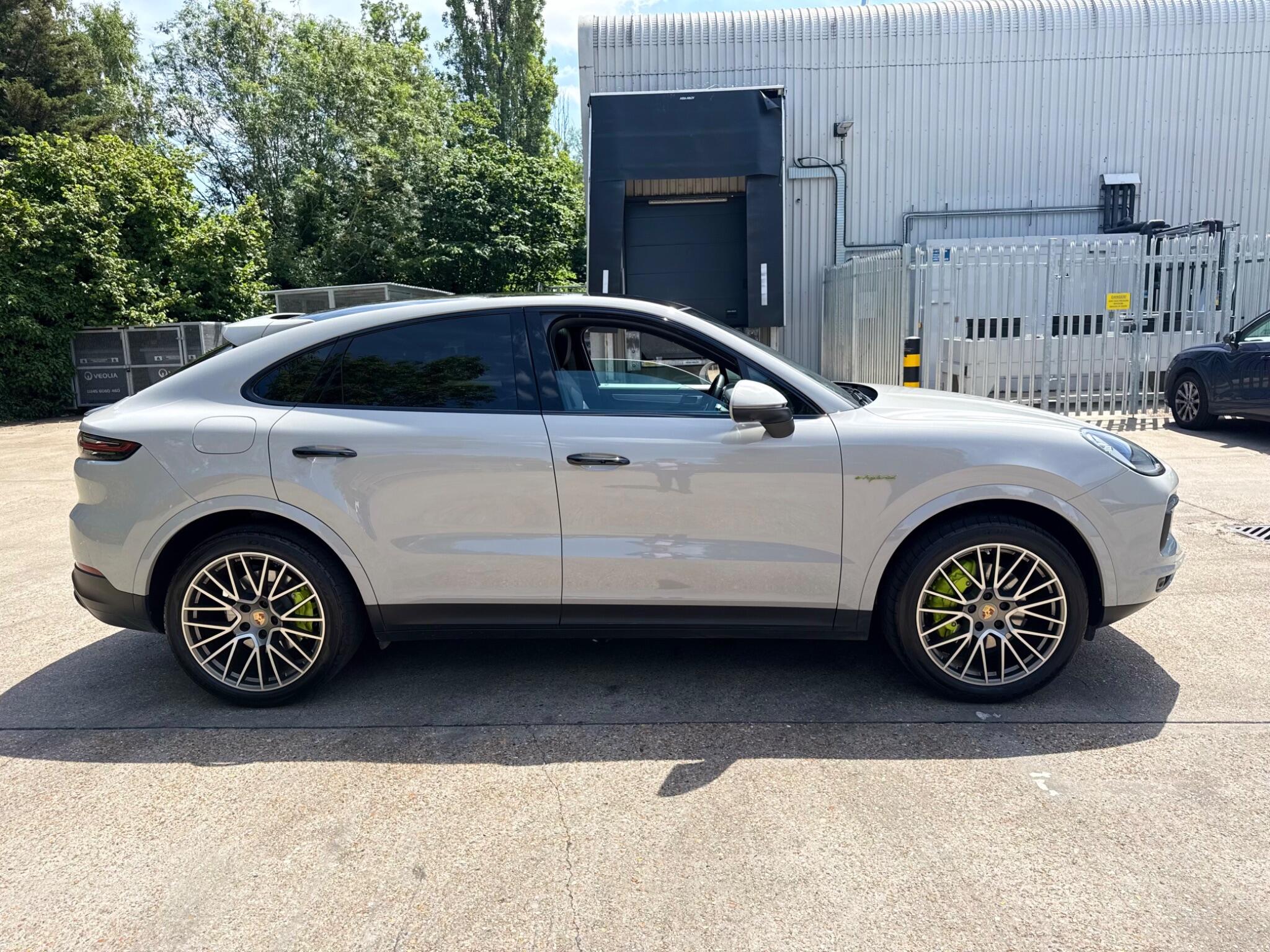 Porsche Cayenne view 9