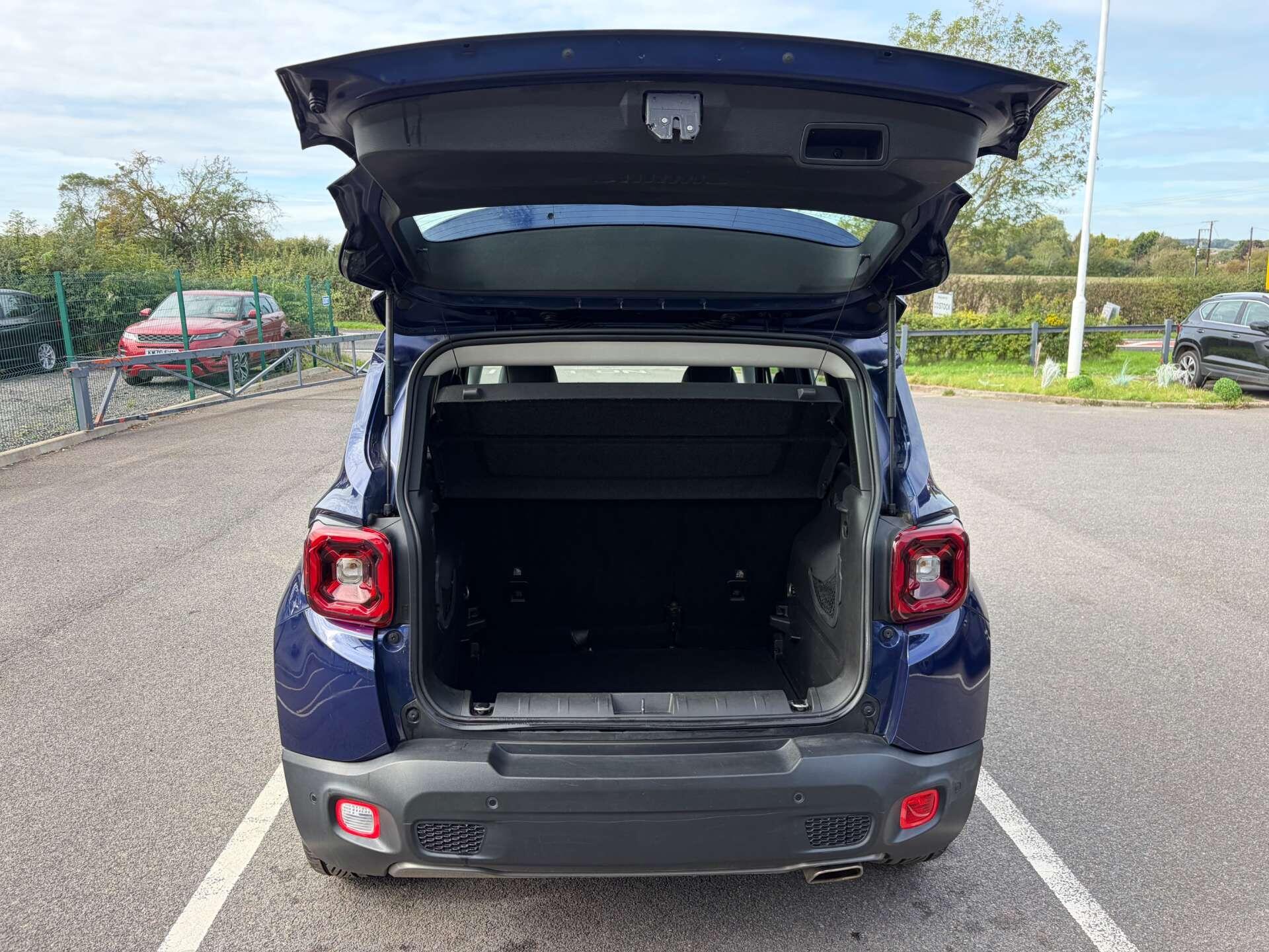 Jeep Renegade view 24