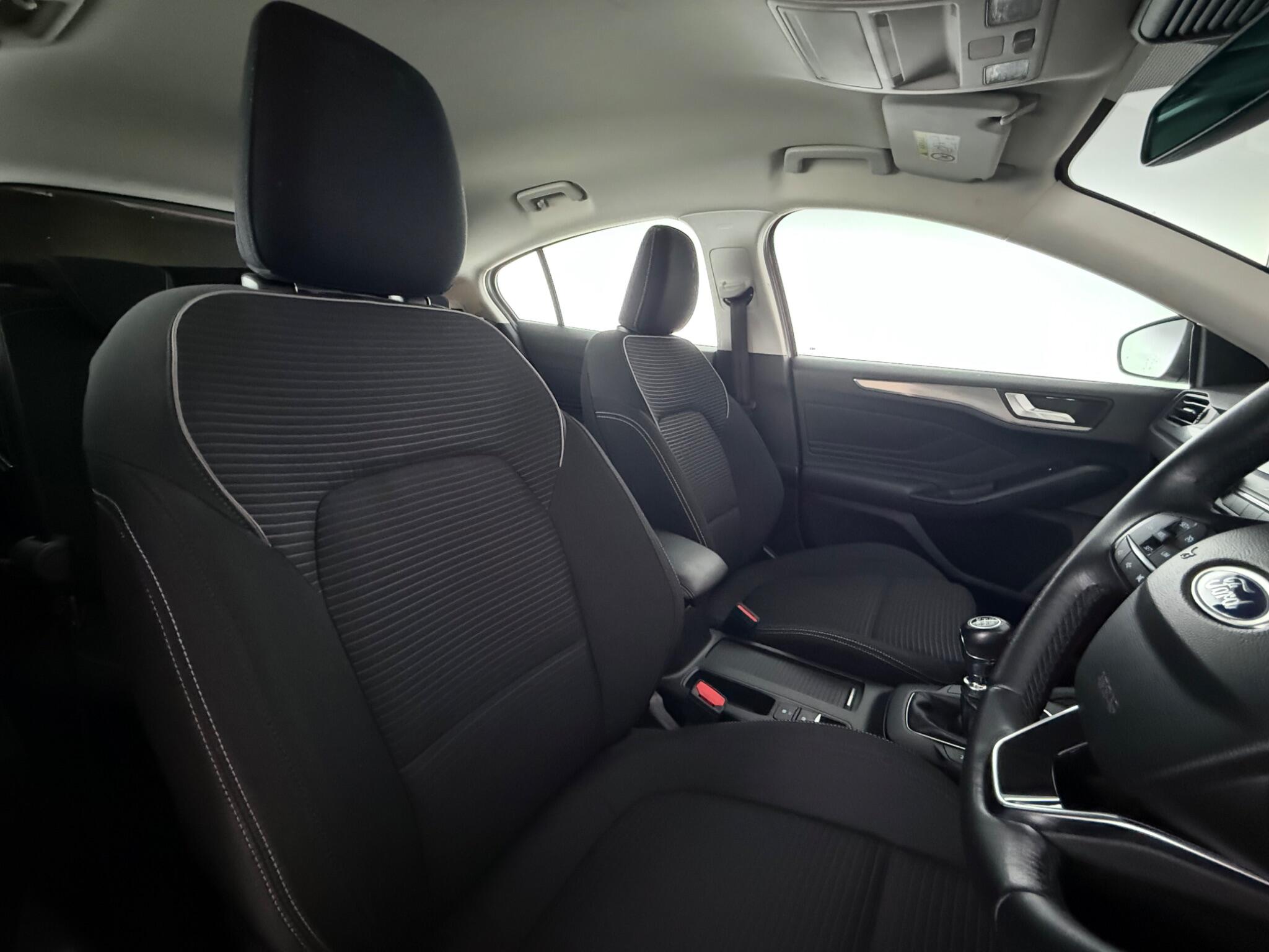 Ford Focus view 26