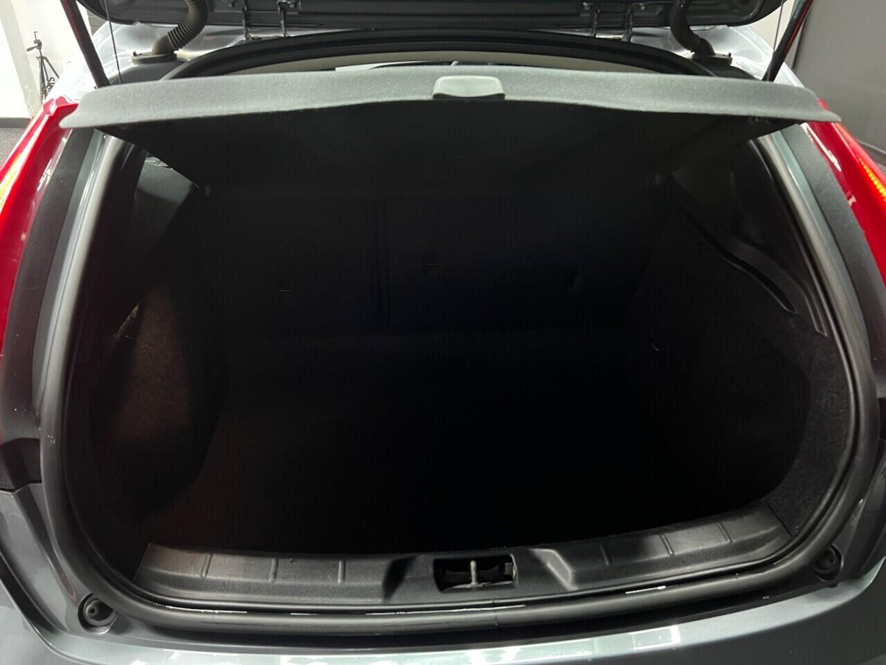 Volvo V40 view 46