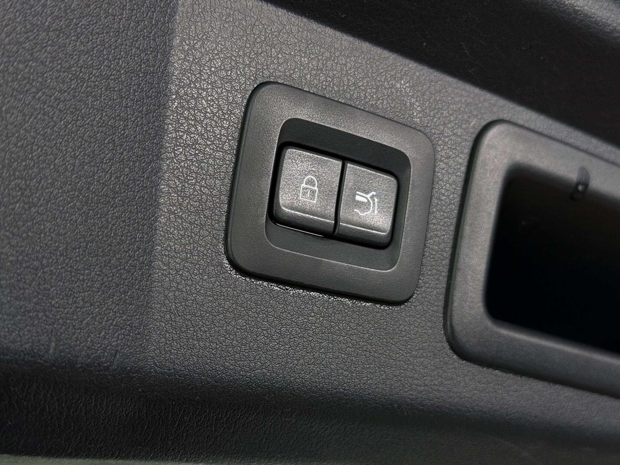 Mazda CX-60 view 13
