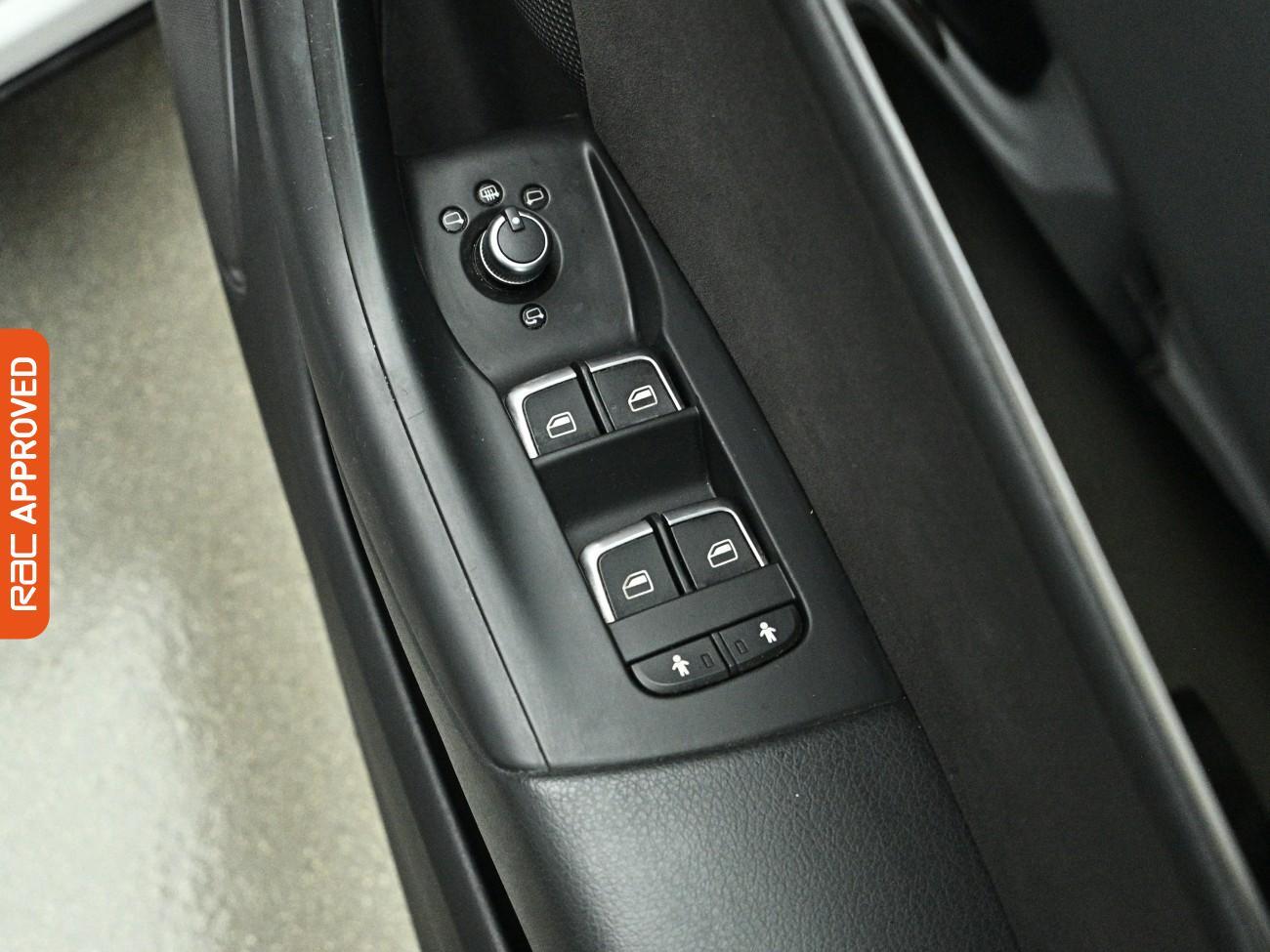 Audi Q3 view 23