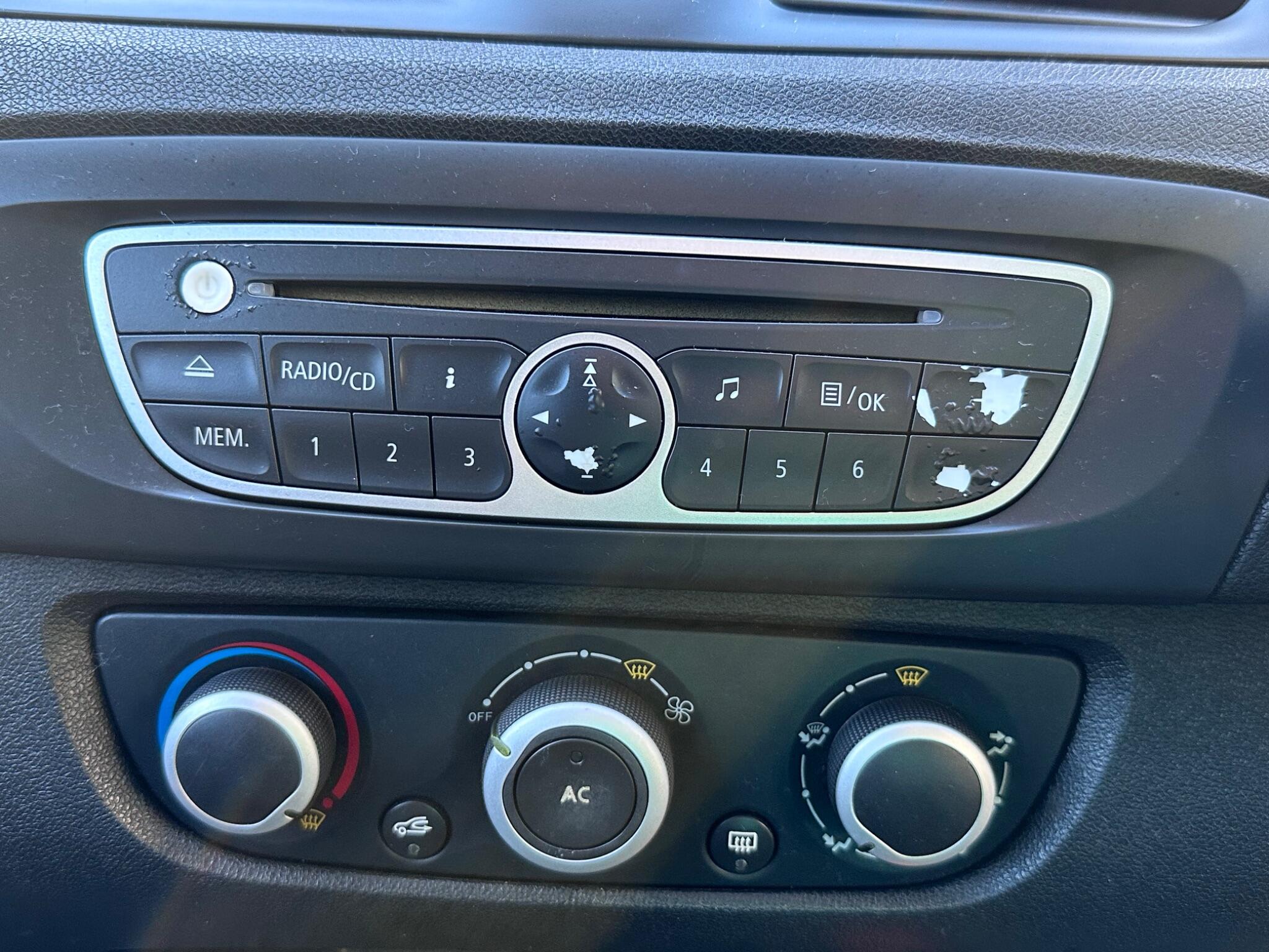 2010 Renault Grand Scenic image 30