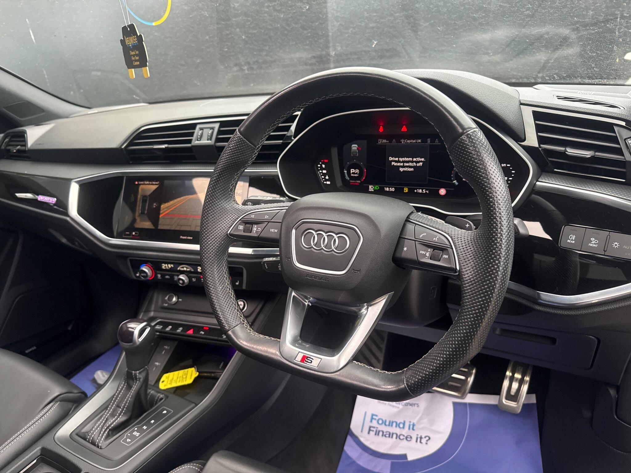 Audi Q3 view 18