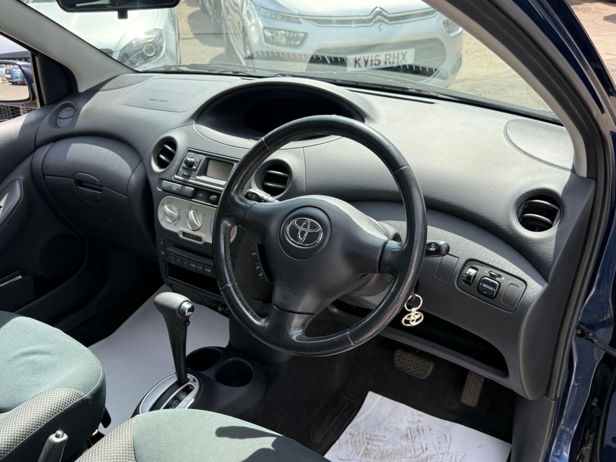 Toyota Yaris - Image 22