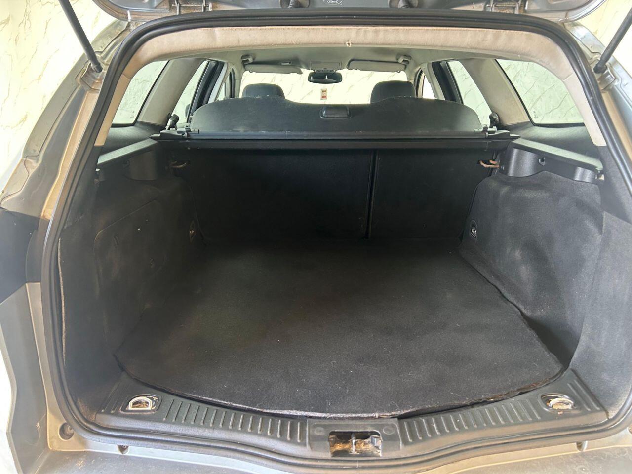 Ford Mondeo view 22