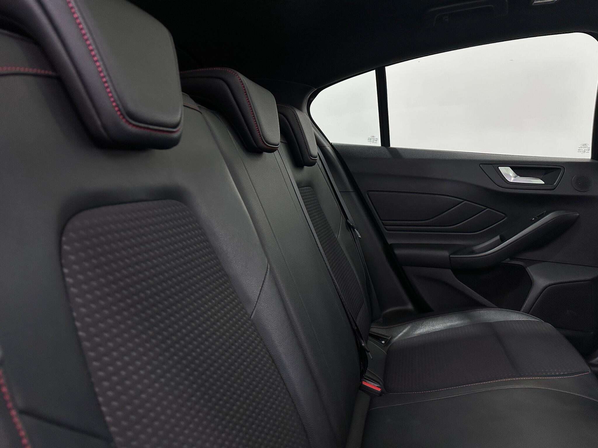 Ford Focus view 39