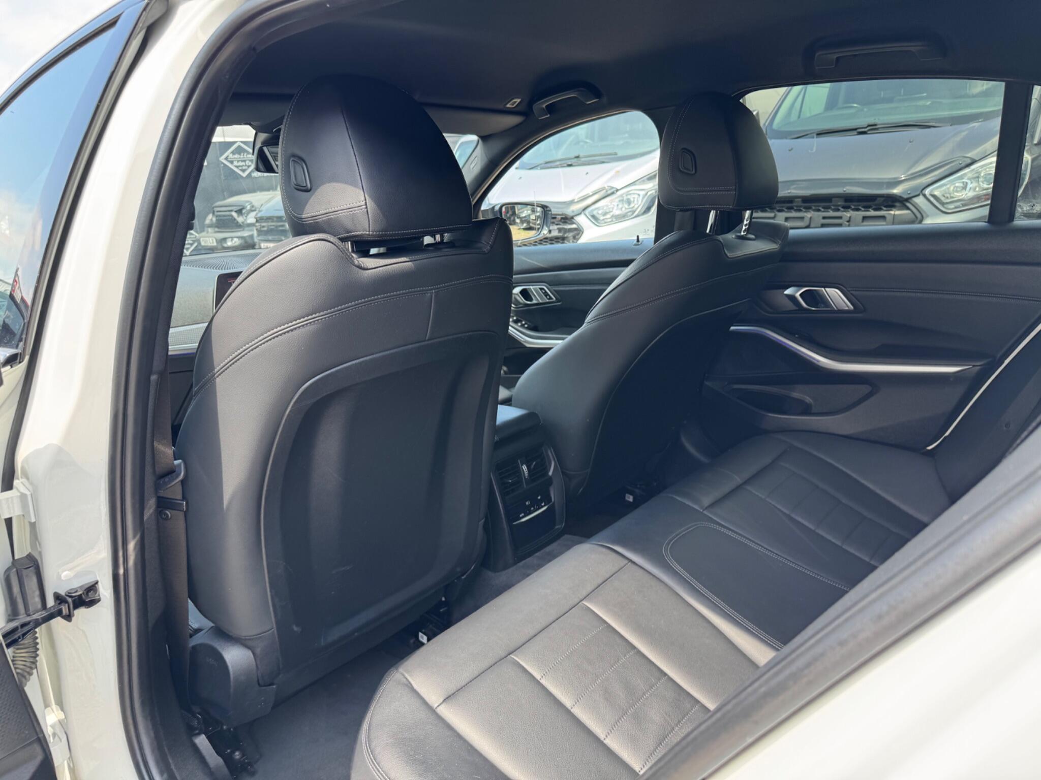 BMW 3 Series view 25