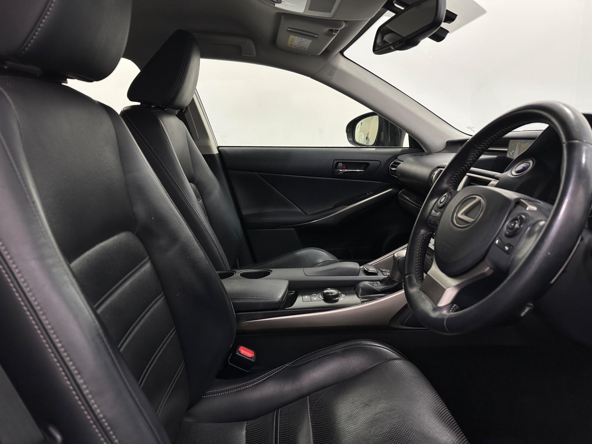 Lexus Is view 34