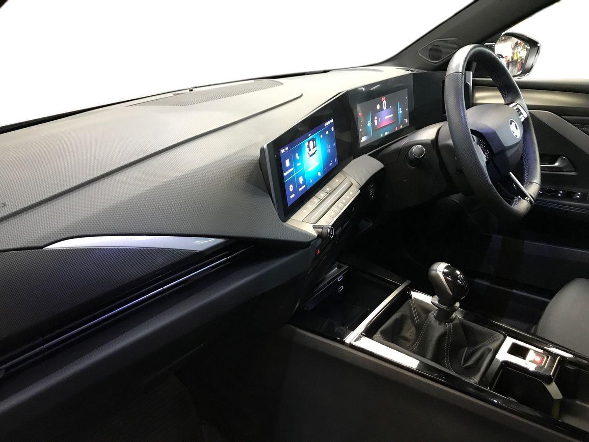 Vauxhall Astra view 5