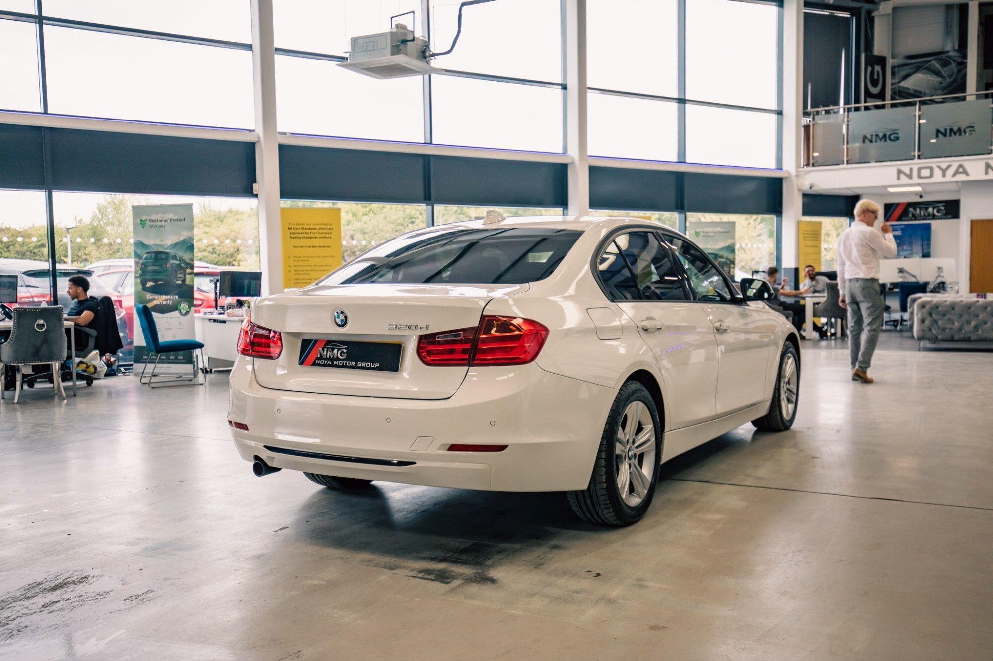 BMW 3 Series view 27