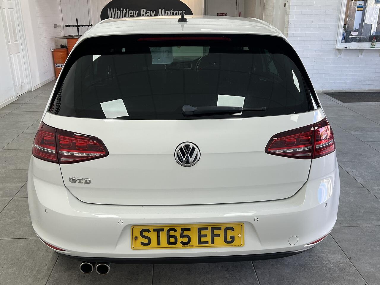 Volkswagen Golf view 4