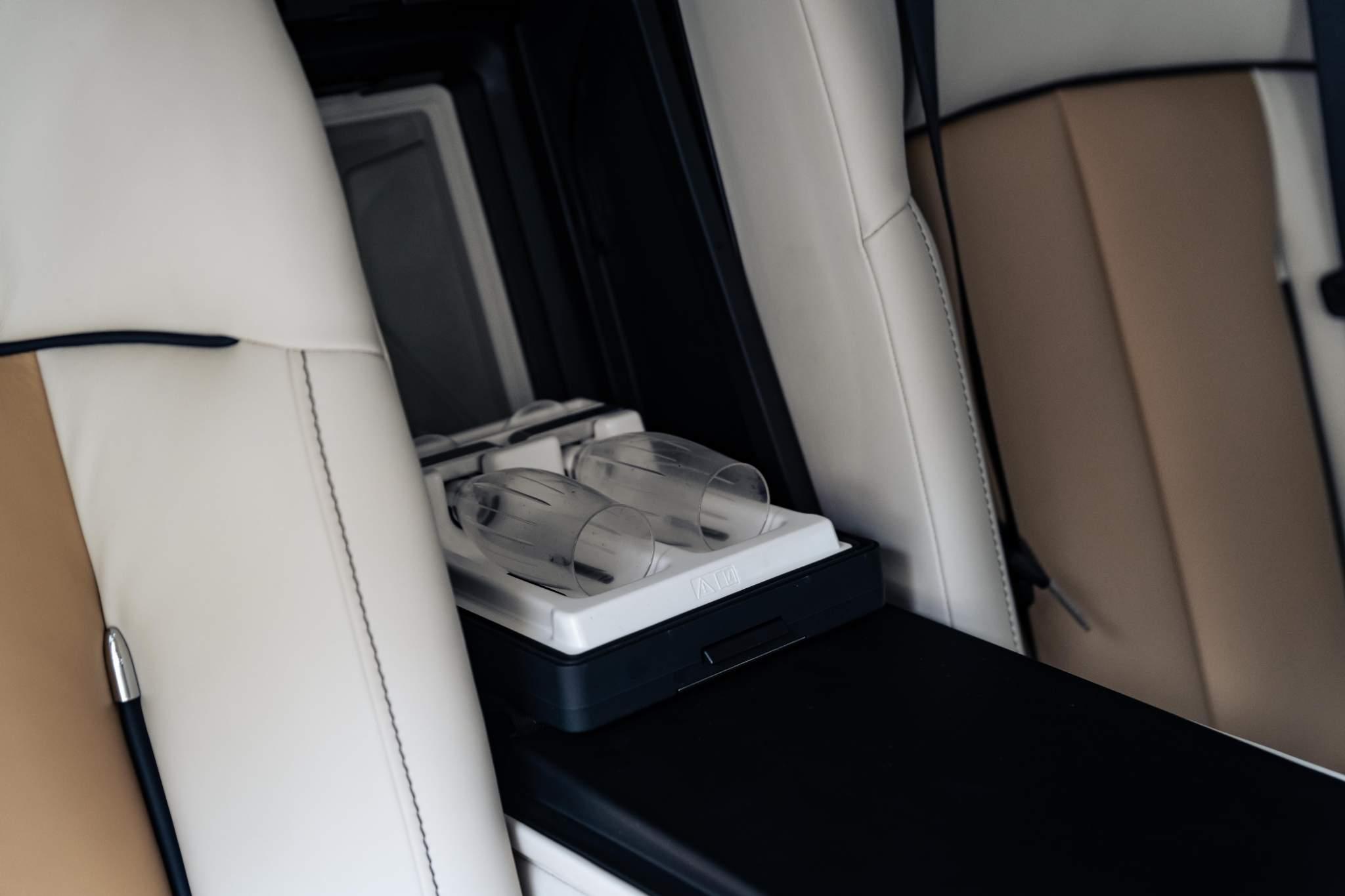 Rolls-Royce Phantom view 60