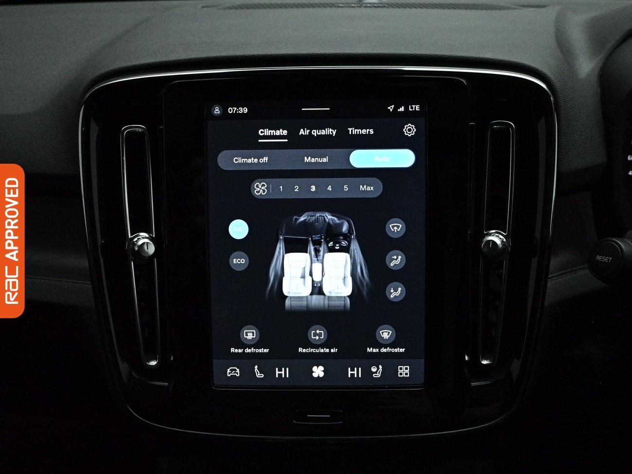 Volvo XC40 view 19