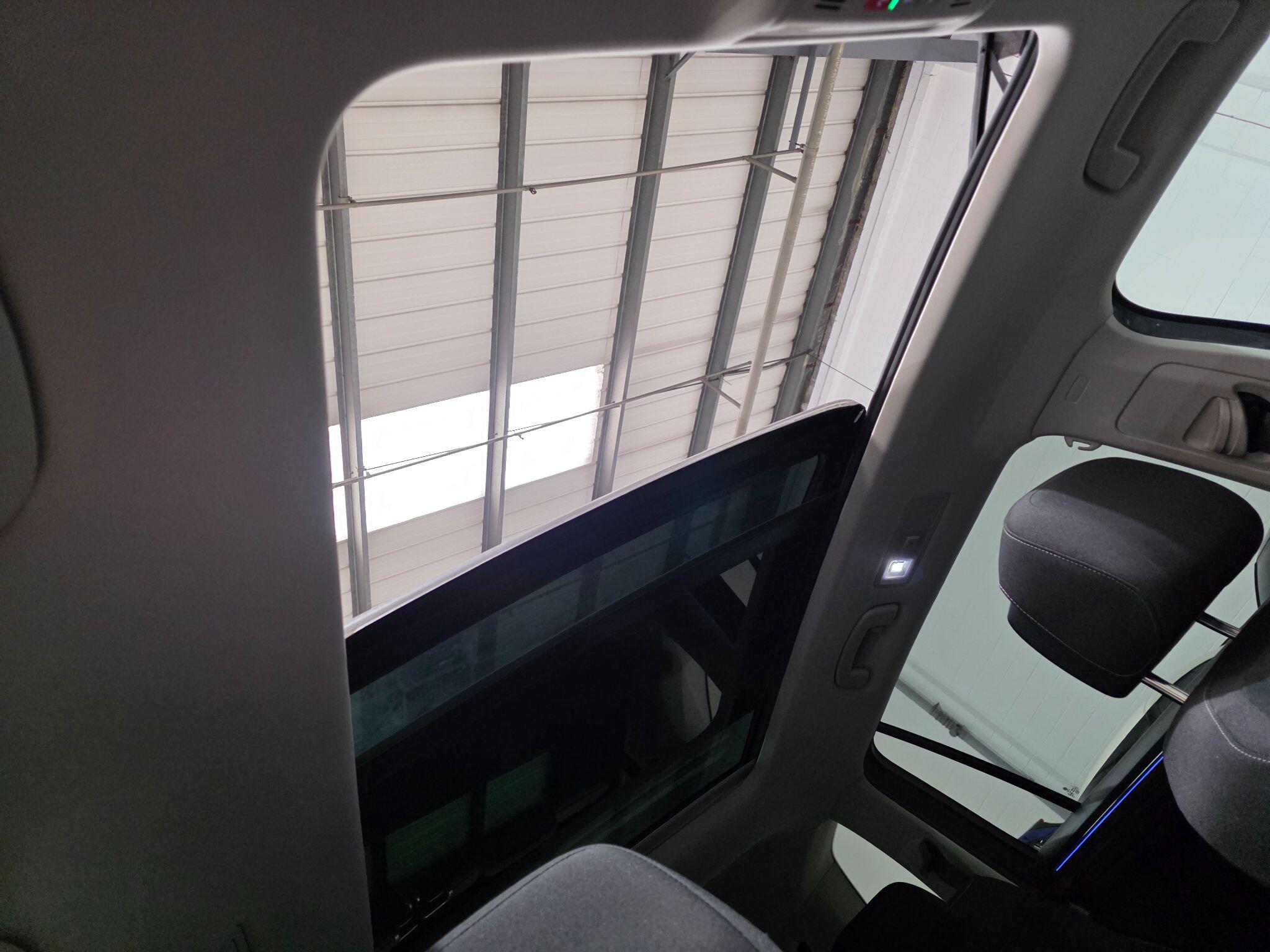Volkswagen Tiguan Allspace view 7