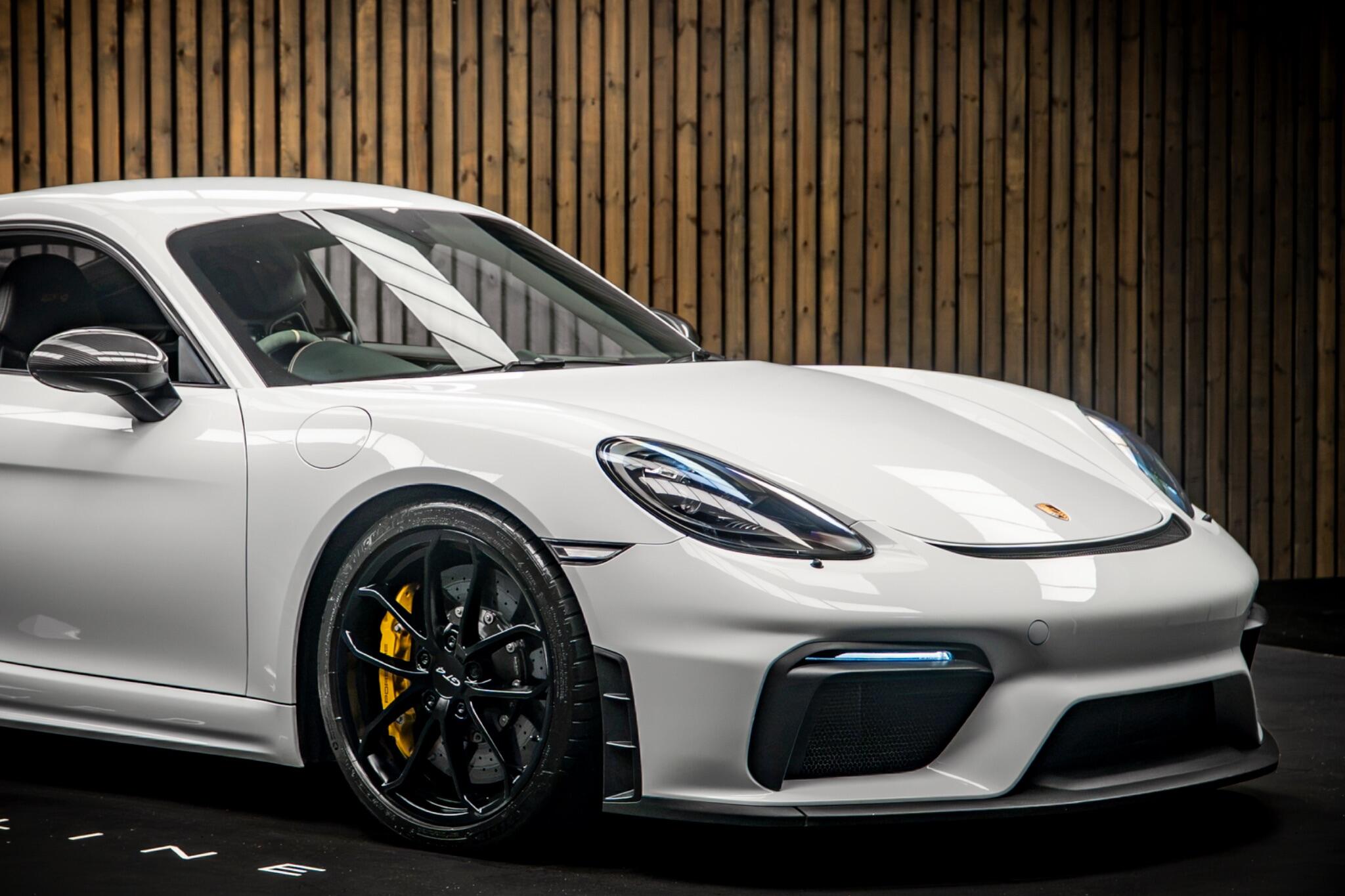 Porsche Cayman view 10
