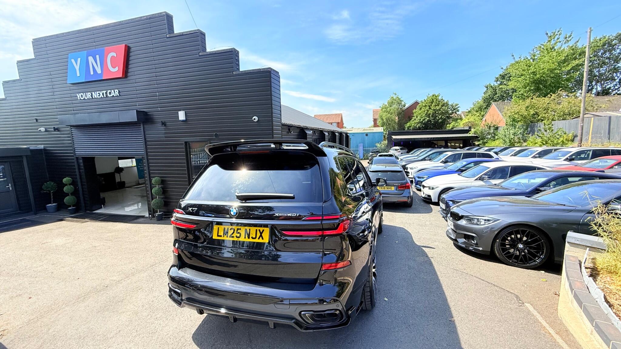 BMW X7 view 2