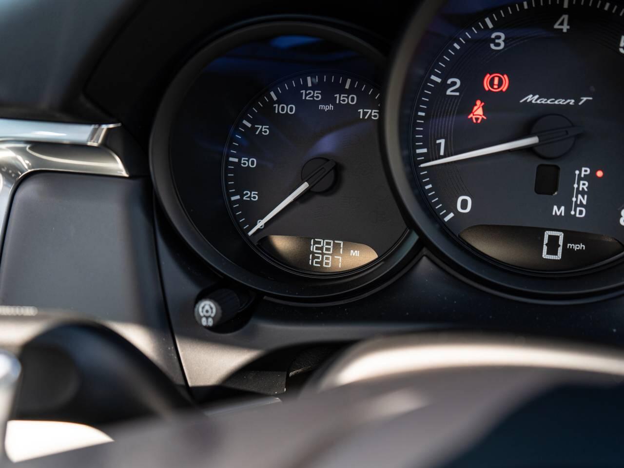 Porsche Macan view 20