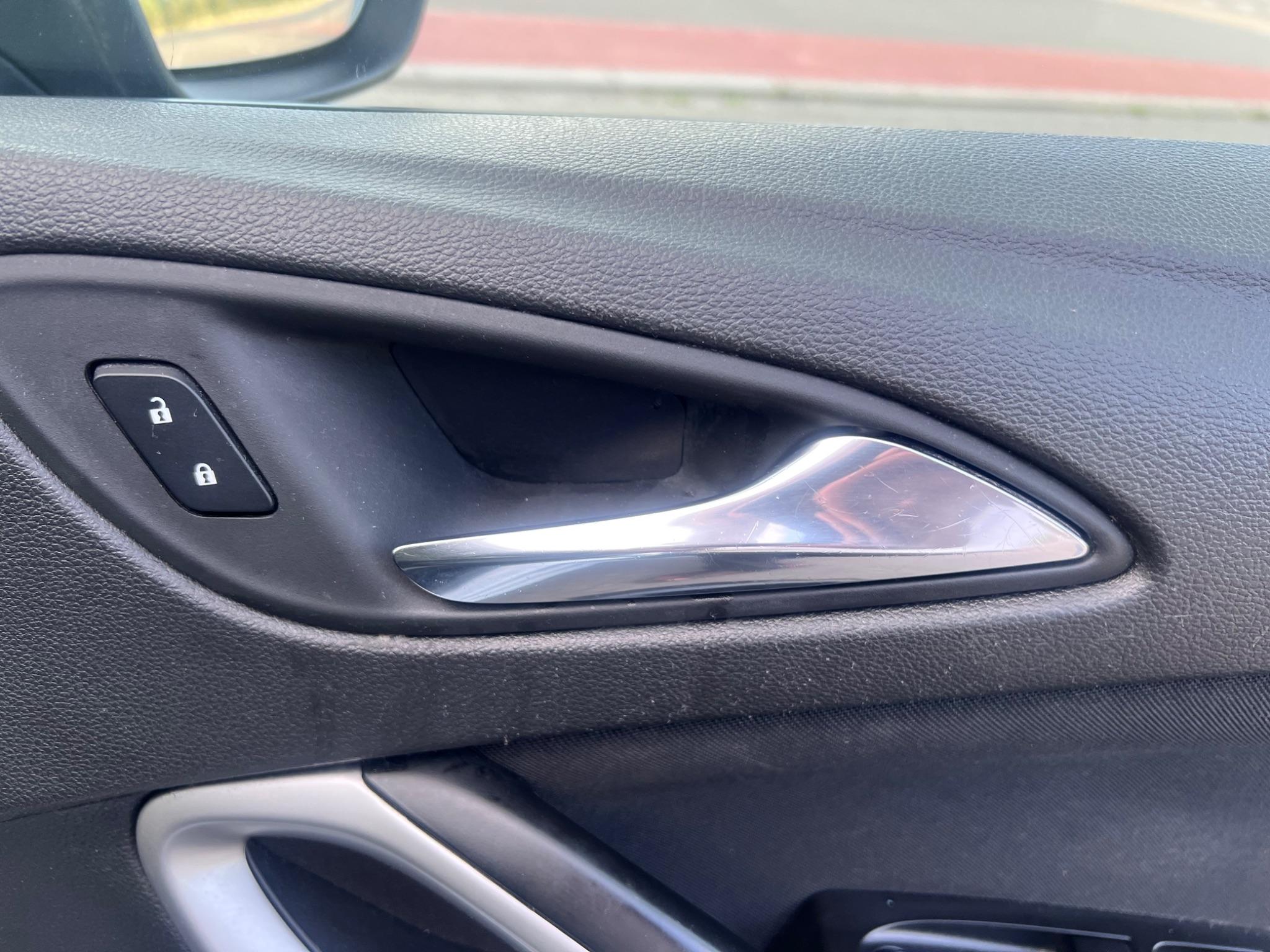 2017 Vauxhall Astra 1.4i Design Euro 6 5dr • 48,900 miles image 43